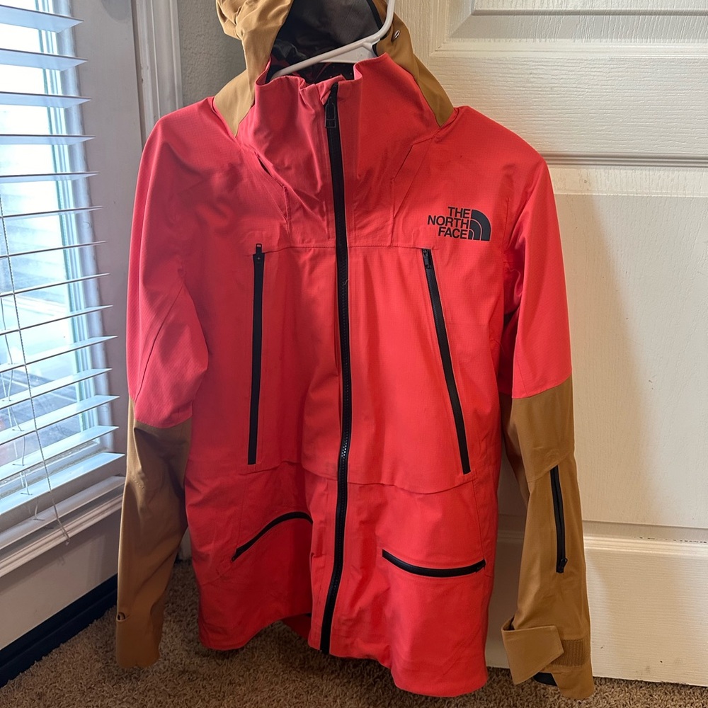 Women’s small NorthFace Waterproof Ski jacket. Summit series. Like new!